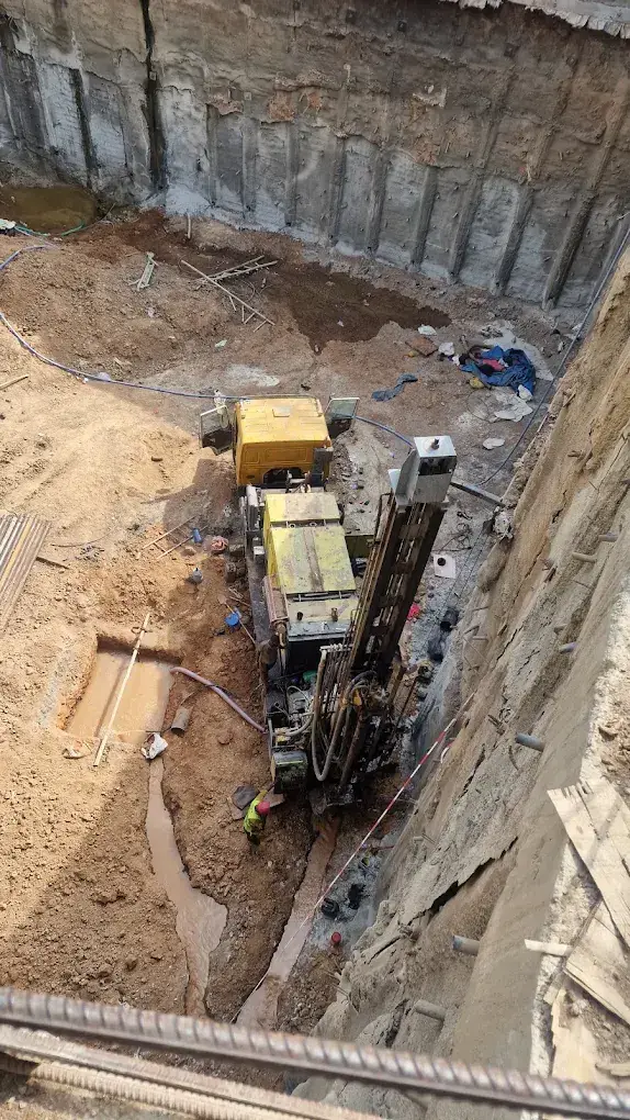 Liyat rig working at the base of the CREDOCS excavation